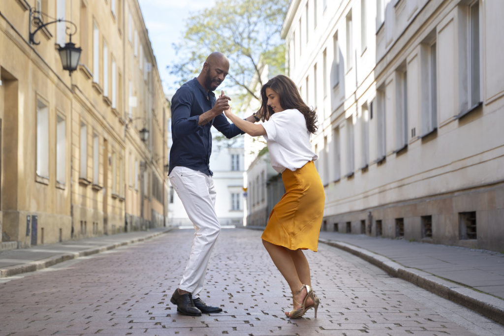 latinos dancing