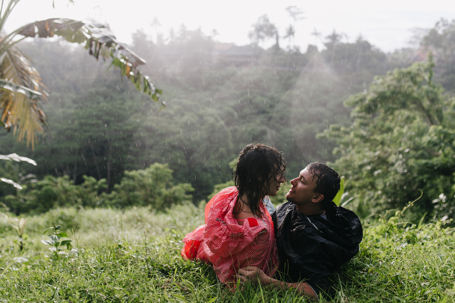 Couple on hike in Costa Rica, dating in Costa Rica includes nature